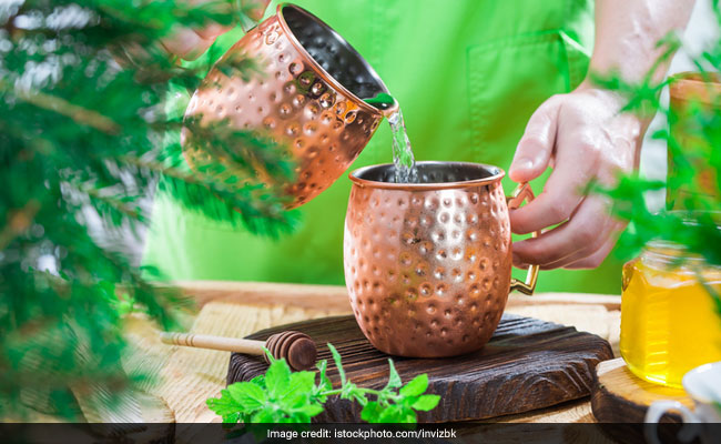 Copper Vessel Water Benefits: ताबें के बर्तन में पानी पीने से बेहतर होगा पाचन, जल्दी भरेंगे घाव, पढ़ें कई फायदे!