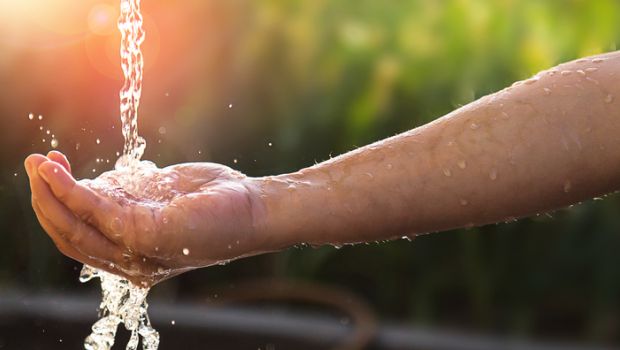 7 Signs You're Not Drinking Enough Water