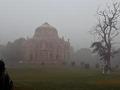 पड़ोसी राज्यों में पराली जलने से दिल्ली में छाई धुंध, दूषित हुई आबोहवा