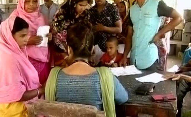 <i>Jugaad</i> Keeps Health Centre Afloat As Dengue Patients Keep Coming In West Bengal's Deganda