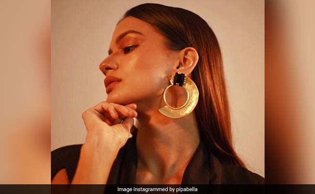This 80s Earring Trend Is Back With A Bang