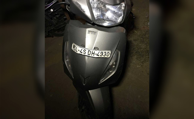 रफ्तार का कहर! बेकाबू कार ने मारी स्कूटी सवार मां-बेटी को टक्कर, मां की मौत