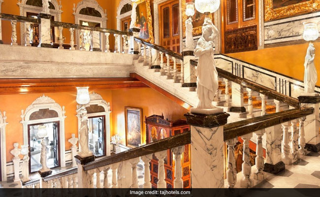 falaknuma palace hyderabad staircase web