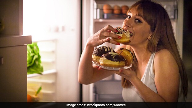 Mental Health: 10 Common Signs Of Food Addiction & Tips To Overcome It