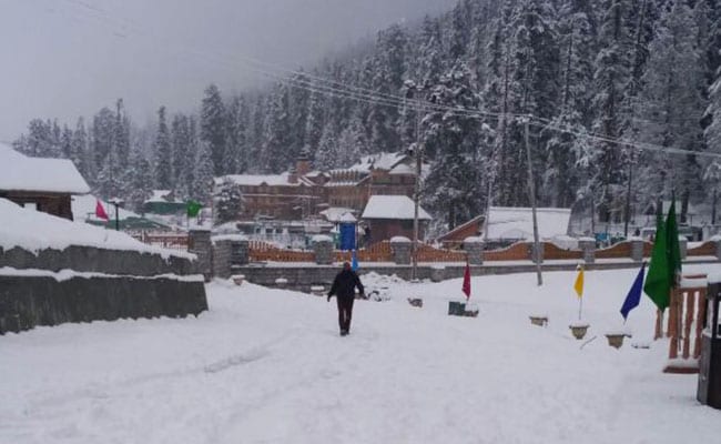 Snowfall In Jammu's High-Altitude Areas; Mughal Road Closed For Traffic