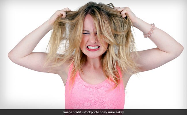 क्या स्ट्रेस में आप भी बाल खींचते हैं? जानिए इसके पीछे की वजह