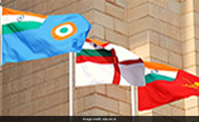 Defence Ministry Campaign To Encourage People To Wear Armed Forces Flag