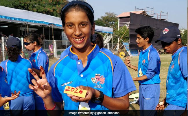 अंडर-19 मैच में मुंबई की लड़की ने जड़ दिया दोहरा शतक...