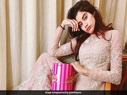 यह क्या.. एक्ट्रेस बनते ही 'प्राइवेट' से 'पब्लिक' हो गई श्रीदेवी की बेटी जाह्नवी कपूर की जिंदगी... यह क्या.. एक्ट्रेस बनते ही 'प्राइवेट' से 'पब्लिक' हो गई श्रीदेवी की बेटी जाह्नवी कपूर की जिंदगी...