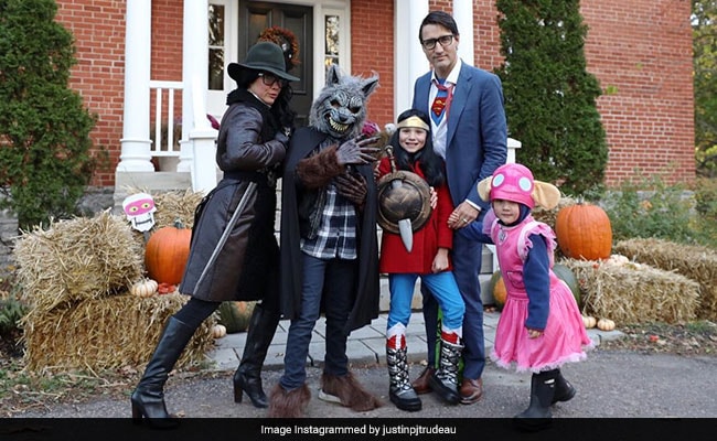 Justin Trudeau As Clark Kent Aka Superman For Halloween Is 10/10