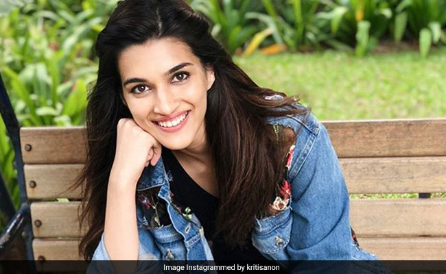 7 Kriti Sanon Hairstyles That Are Made For Lazy Days