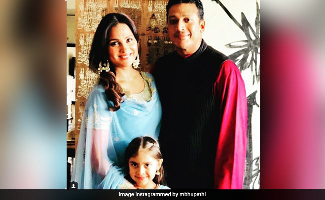 The Internet Loves This Pic Of Lara Dutta, Mahesh Bhupathi And Daughter Saira