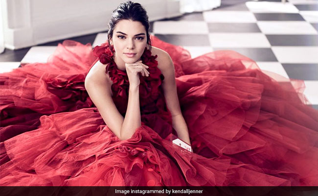Kendall Loves Using Lipstick, Mascara