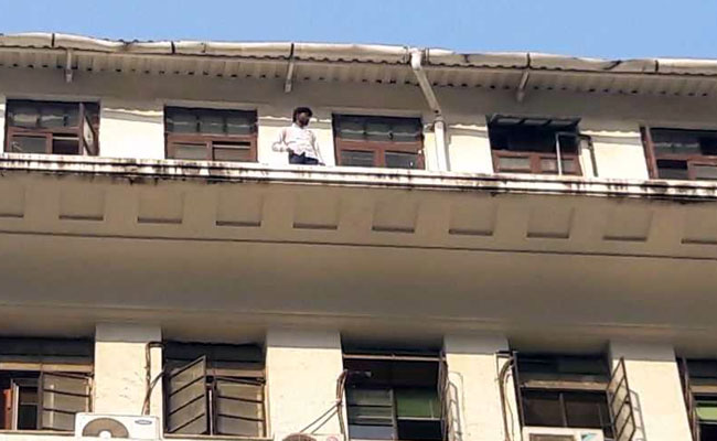 Farmer Climbs 6th Floor Of Government HQ In Mumbai, Threatens To Jump