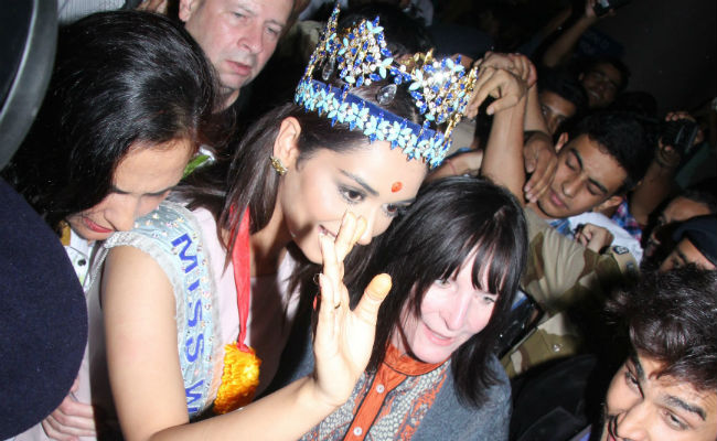 Miss World Manushi Chhillar Returns To India, Receives Blockbuster Welcome