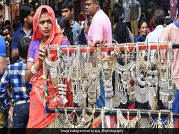 दिल्ली के 5 सबसे सस्ते मार्केट, 50 रुपये से शुरू होते हैं कपड़े दिल्ली के 5 सबसे सस्ते मार्केट, 50 रुपये से शुरू होते हैं कपड़े