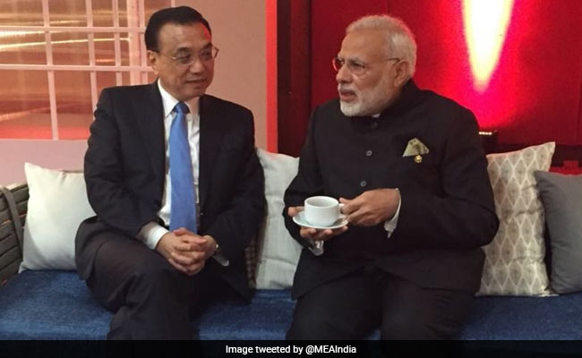 PM Modi, Chinese Premier Hold Brief Talks In Manila