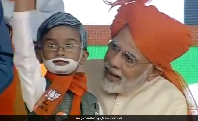 PM Modi Meets Mini Replica Of Himself At Gujarat Rally. Video Is Viral