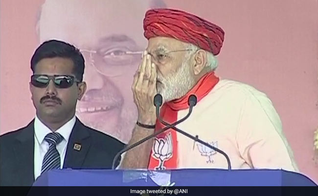 PM मोदी बोले, इंदिरा ने मोरबी में बदबू की वजह से नाक पर रखा था रूमाल, भाषण की 5 बातें