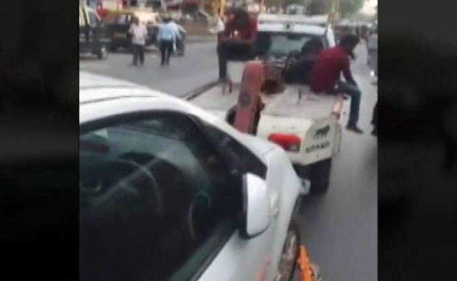 मुंबई में वाहनों की टोइंग करने के लिए ट्रैफिक पुलिस ने लागू किए नए नियम