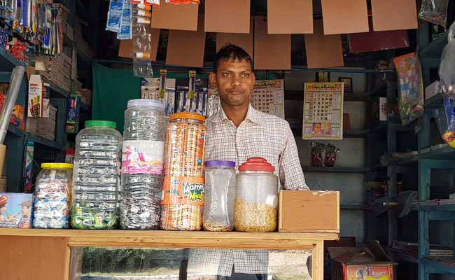 नोटबंदी के एक साल बाद वाराणसी के इस कैशलेस गांव में आज होती है सिर्फ नगद लेनदेन