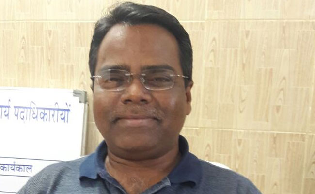 बक्सर के डीएम ने की थी खुदकुशी, अब उनके OSD ने भी फांसी लगाकर की आत्महत्या