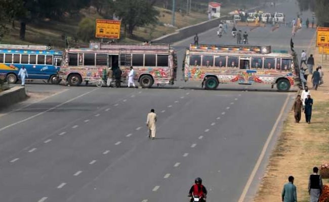Pakistan Blocks Off Roads Into Islamabad As Blasphemy Law Supporters Stage Sit-In