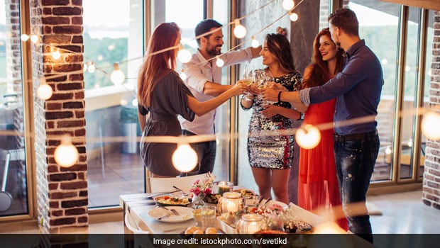 New Year 2018: 5 Expert Tips To Party On New Year's Eve Guilt Free