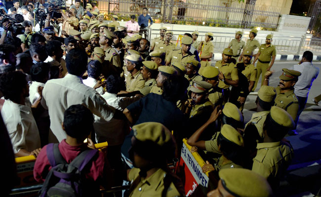 'Betrayal': Dinakaran Slams Late Night Raids At Jayalalithaa's Home