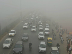 नहीं सुधरी दिल्ली एनसीआर की हवा, सुबह से छाई रही धुंध की चादर, सांस लेने में हो रही है दिक्कत