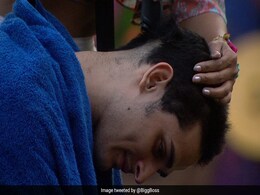 Bigg Boss 11 : इस कंटेस्टेंट की खातिर प्रियांक शर्मा हो गए गंजे, लव के माथे पर लिखा गया 'जीरो' Bigg Boss 11 : इस कंटेस्टेंट की खातिर प्रियांक शर्मा हो गए गंजे, लव के माथे पर लिखा गया 'जीरो'