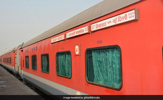 भारतीय रेलवे ने राजधानी एक्सप्रेस का किया मेकओवर, सीसीटीवी और एलईडी लाइट्स से लैस 'स्वर्ण' डिब्बे