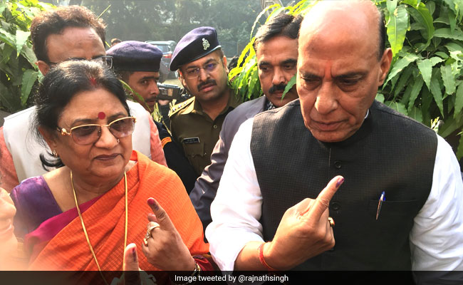 UP Civil Elections 2017 Phase 2: Rajnath Singh, Dinesh Sharma Cast Votes