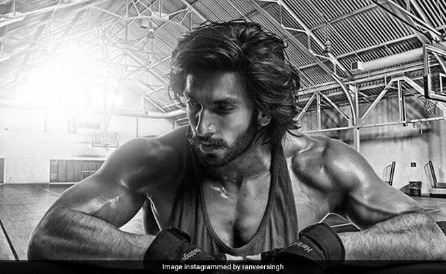 ranveer singh flaunts his biceps