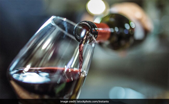 red wine helps in reducing back pain