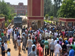 रियान स्कूल हत्याकांड: 'क्या गुनाह था मेरे बच्चे का' इस गाने को सुनकर सबकी आंखों में आ जाते हैं आंसू रियान स्कूल हत्याकांड: 'क्या गुनाह था मेरे बच्चे का' इस गाने को सुनकर सबकी आंखों में आ जाते हैं आंसू