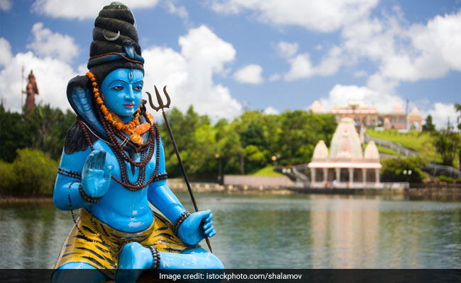 Mahashivratri 2018: Here's The Puja Timings and Puja Vidhi For The Festival