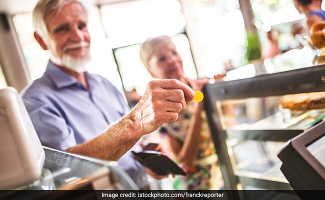 Patient Cashier Helps A Nervous Shopper. Moving Post About Them Is Viral