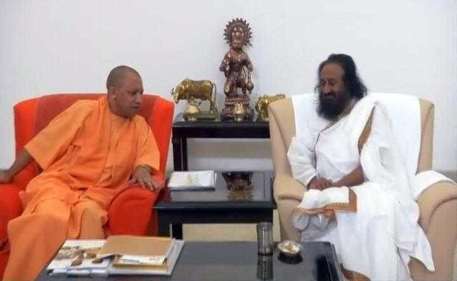 अयोध्या राममंदिर विवाद: श्री श्री की कोशिशों को लगा झटका, VHP ने समझौता वार्ता में शामिल होने से किया इनकार