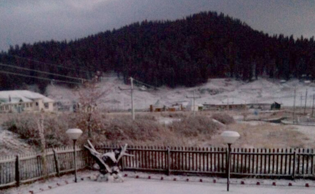 जम्मू कश्मीर के गुलमर्ग और कारगिल में पारा गिरा, बर्फबारी के बाद से बढ़ी ठंड