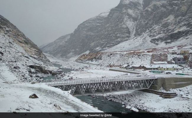 हिमाचल के मध्य और निचले पहाड़ी क्षेत्रों में बारिश, ऊंचाई वाले क्षेत्रों में बर्फबारी