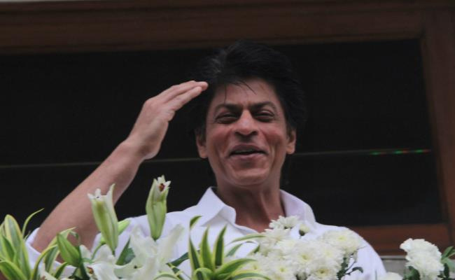 The Secret Behind SRK's Eight Packs At The Age Of 52 Revealed