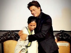 Shah Rukh Khan Rides With Mamata Banerjee In Her Santro. Twitter Is Processing This