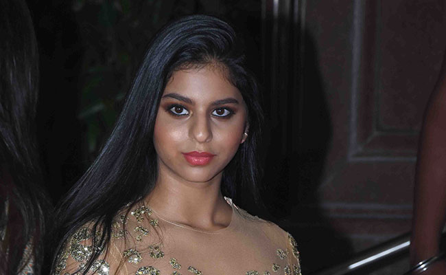 Try Suhana Khan's Gold Makeup Look For Your Next Night Out