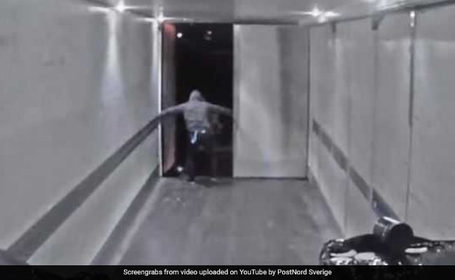 Thieves Jump On Moving Truck From Car In Daring Heist. Watch