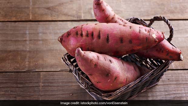 Sweet Potato Benefits: सर्दियों में क्यों खाना चाहिए शकरकंद? जानें ये 5 बड़े फायदे Sweet Potato Benefits: सर्दियों में क्यों खाना चाहिए शकरकंद? जानें ये 5 बड़े फायदे