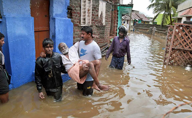 Chennai Weather Live: 8 Dead In Tamil Nadu, Kerala As Cyclone Ockhi Heads For Lakshadweep