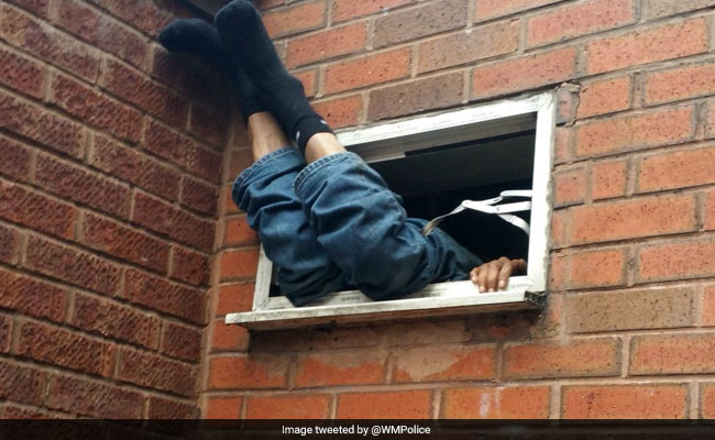 Burglar Tries To Break Into Restaurant. Spends 7 Hours Stuck Like This