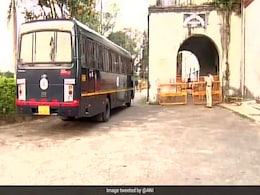 टीपू जयंती को लेकर बीजेपी-कांग्रेस में टकराव, मदेकेरी में बसों में लगाई आग टीपू जयंती को लेकर बीजेपी-कांग्रेस में टकराव, मदेकेरी में बसों में लगाई आग