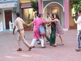 'तारक मेहता का उल्टा चश्मा' के गोकुलधाम में मिला 500-1000 रु. के पुराने नोटों से भरा बैग, भिड़े गिरफ्तार 'तारक मेहता का उल्टा चश्मा' के गोकुलधाम में मिला 500-1000 रु. के पुराने नोटों से भरा बैग, भिड़े गिरफ्तार